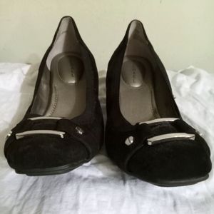Women's dress shoes